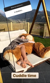 Sophia Flörsch feet photo thumbnail