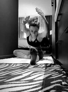 Sophia Flörsch feet photo thumbnail