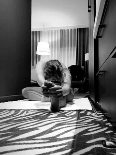 Sophia Flörsch feet photo thumbnail