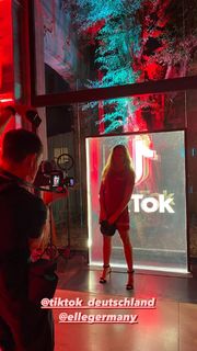 Sophia Flörsch feet photo thumbnail