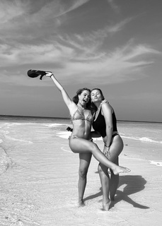 Sophia Flörsch feet photo thumbnail