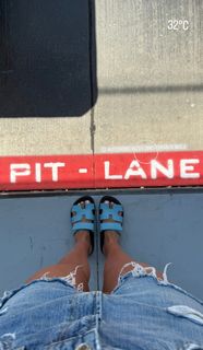 Sophia Flörsch feet photo thumbnail