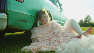 Sophia Lillis feet photo thumbnail