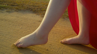 Sophia Lillis feet photo thumbnail