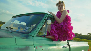 Sophia Lillis feet photo thumbnail