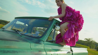 Sophia Lillis feet photo thumbnail