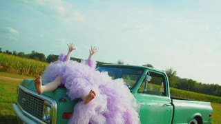 Sophia Lillis feet photo thumbnail