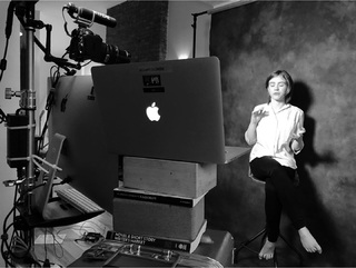 Sophia Lillis feet photo thumbnail