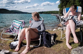 Sophia Lillis feet photo thumbnail