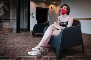 Sophia Lillis feet photo thumbnail