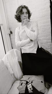 Sophia Lillis feet photo thumbnail