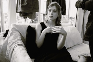 Sophia Lillis feet photo thumbnail
