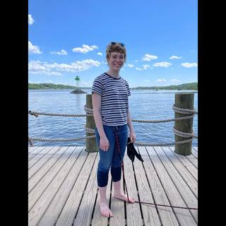 Sophia Lillis feet photo thumbnail