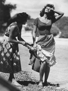 Sophia Loren feet photo thumbnail