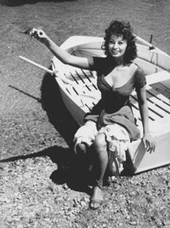 Sophia Loren feet photo thumbnail