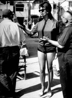 Sophia Loren feet photo thumbnail