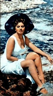 Sophia Loren feet photo thumbnail