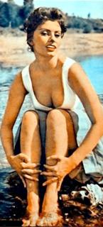 Sophia Loren feet photo thumbnail