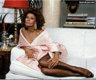 Sophia Loren feet photo thumbnail