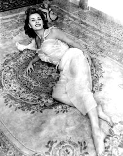 Sophia Loren feet photo thumbnail