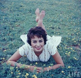 Sophia Loren feet photo thumbnail