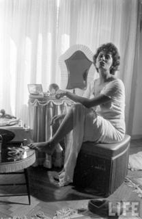 Sophia Loren feet photo thumbnail