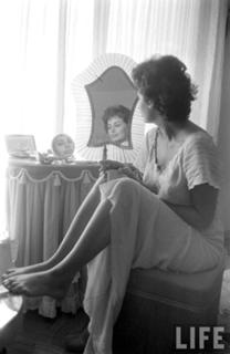 Sophia Loren feet photo thumbnail