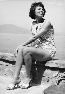 Sophia Loren feet photo thumbnail