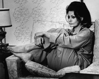 Sophia Loren feet photo thumbnail