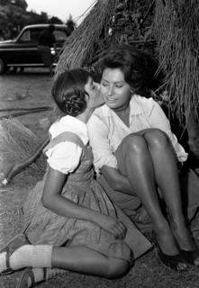 Sophia Loren feet photo thumbnail