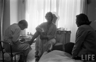 Sophia Loren feet photo thumbnail