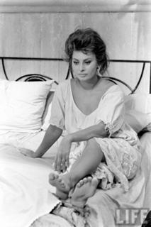 Sophia Loren feet photo thumbnail