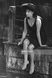 Sophia Loren feet photo thumbnail