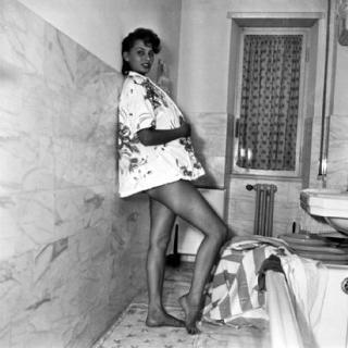 Sophia Loren feet photo thumbnail