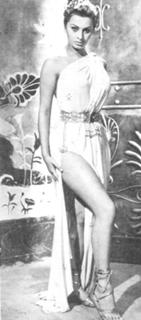 Sophia Loren feet photo thumbnail
