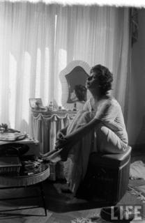 Sophia Loren feet photo thumbnail