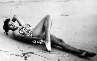 Sophia Loren feet photo thumbnail