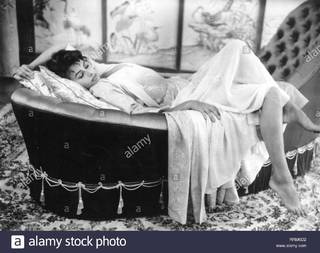 Sophia Loren feet photo thumbnail