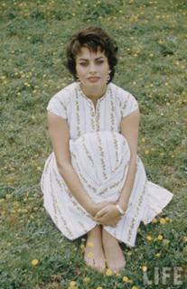 Sophia Loren feet photo thumbnail