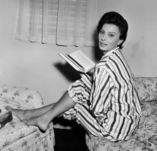 Sophia Loren feet photo thumbnail