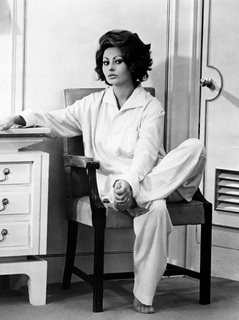 Sophia Loren feet photo thumbnail