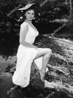 Sophia Loren feet photo thumbnail
