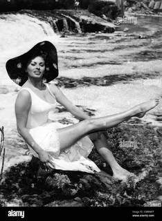 Sophia Loren feet photo thumbnail