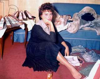 Sophia Loren feet photo thumbnail