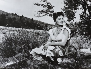 Sophia Loren feet photo thumbnail