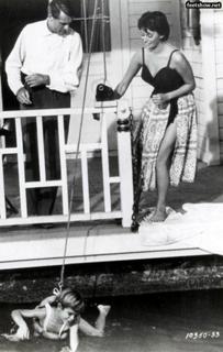 Sophia Loren feet photo thumbnail