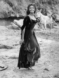 Sophia Loren feet photo thumbnail