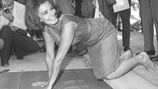 Sophia Loren feet photo thumbnail