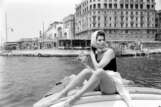 Sophia Loren feet photo thumbnail