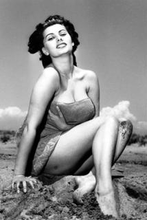 Sophia Loren feet photo thumbnail